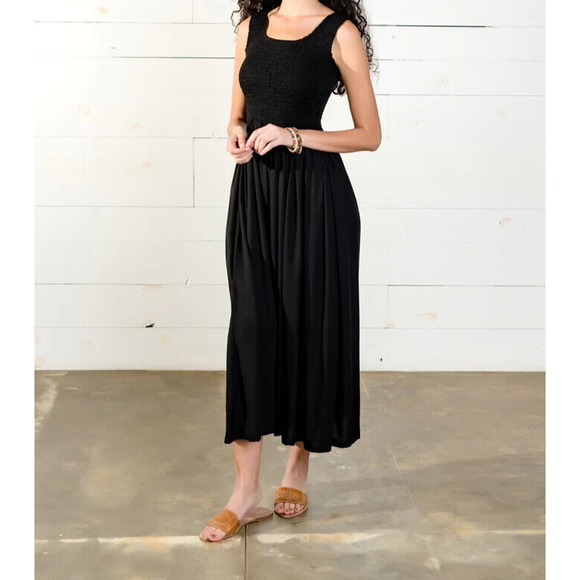 Go Fish Basic Smocked Maxi Dress Sz L Black Sleeveless Scoop Neckline Stretch - Picture 1 of 12